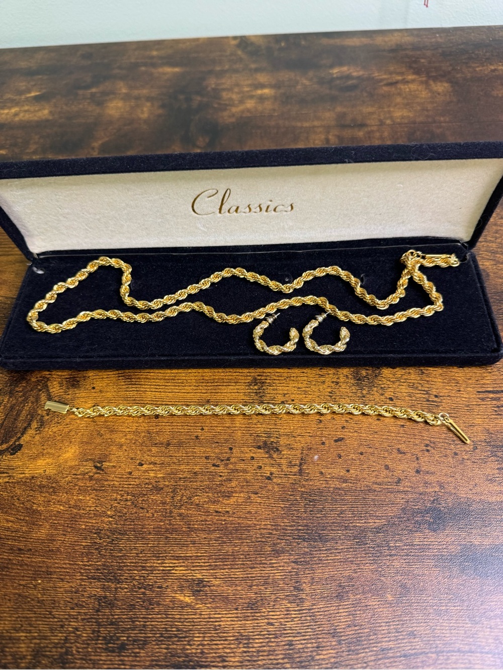 Vintage Gold-Tone Rope Necklace Bracelet and Earrings Set - Picture 6 of 6
